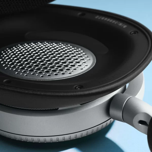 Beuatyshot-Beoplay-H100-perspective-0010-hires-logo-s3840x2160px-600x600